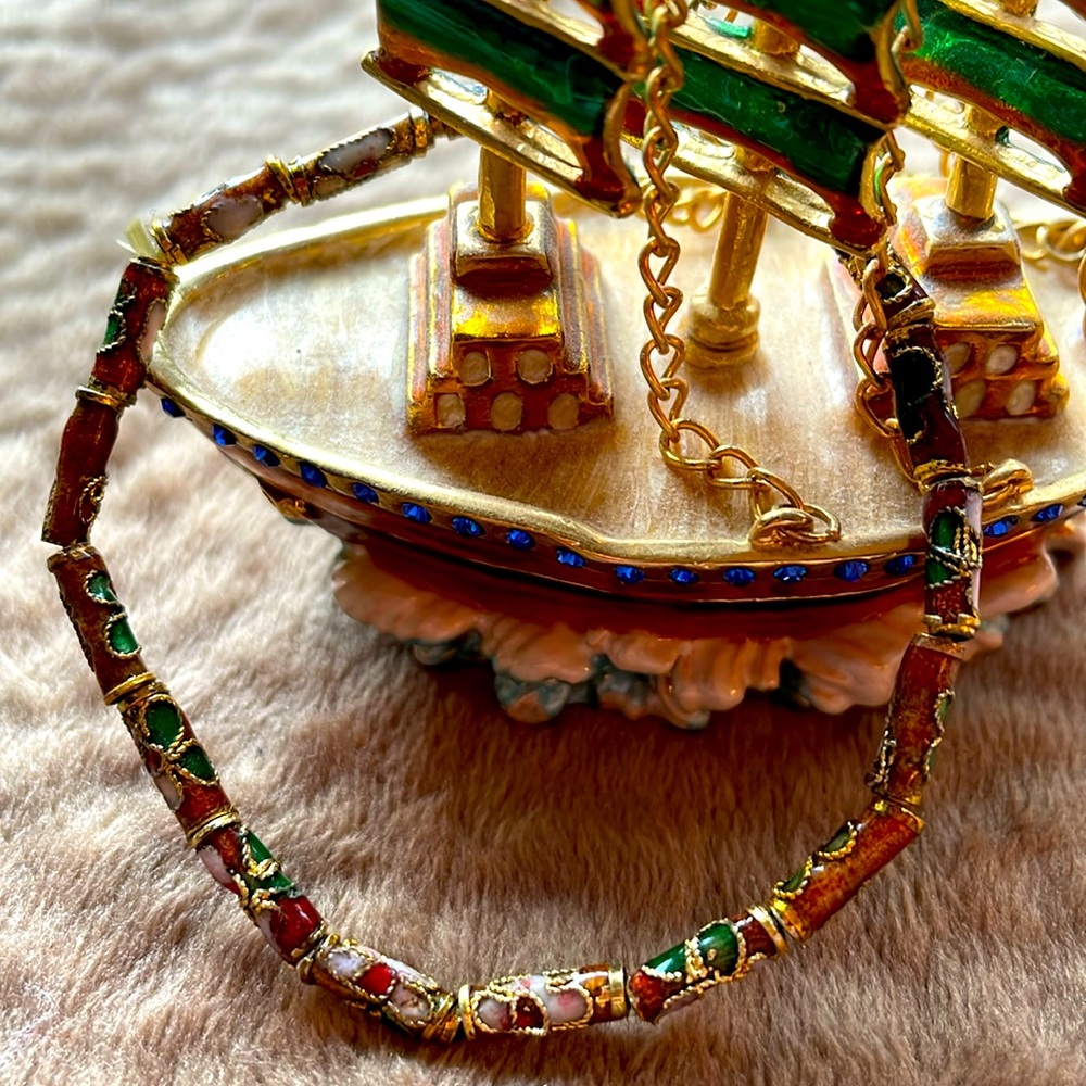 Multi colored enamel stretchy bracelet